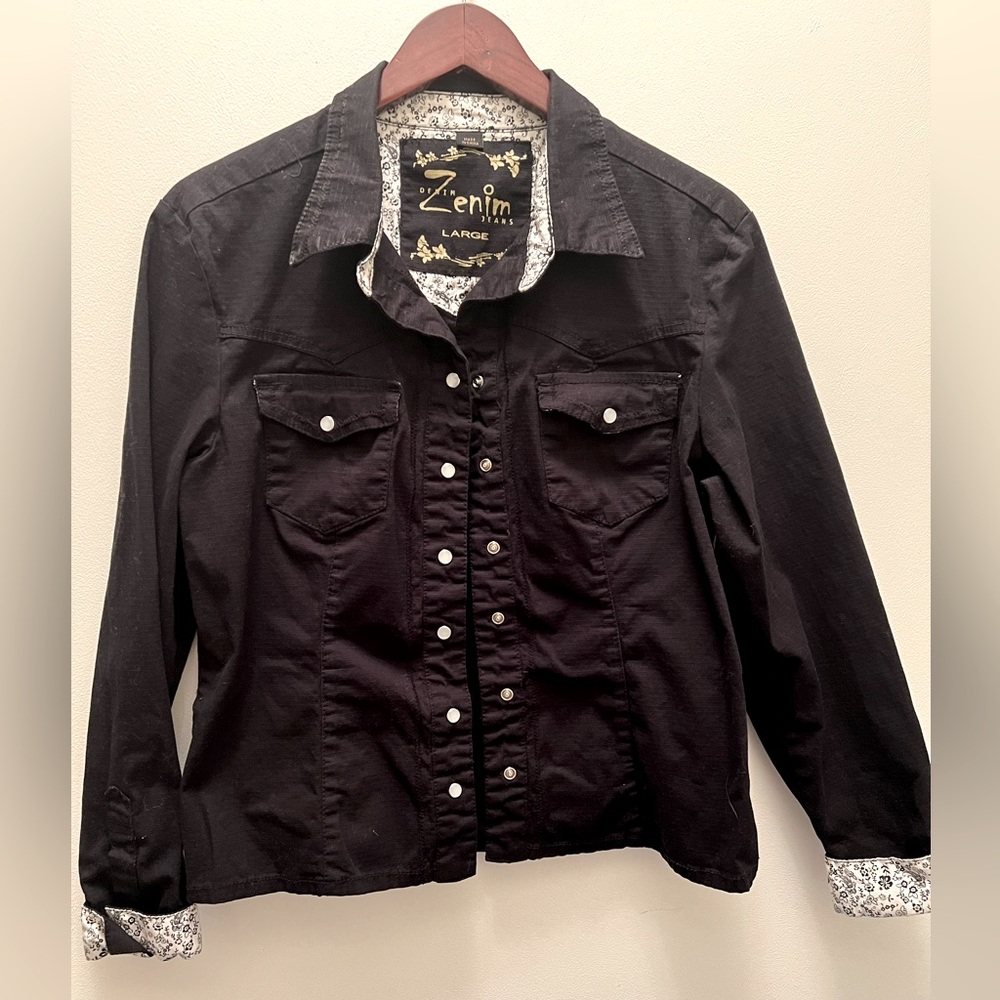 Denim Zenim black Denim Jacket Woman Size Large Pearl Snap Buttons